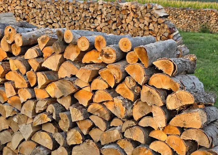 DRY, SPLIT FIREWOOD - MAPLE AND OAK